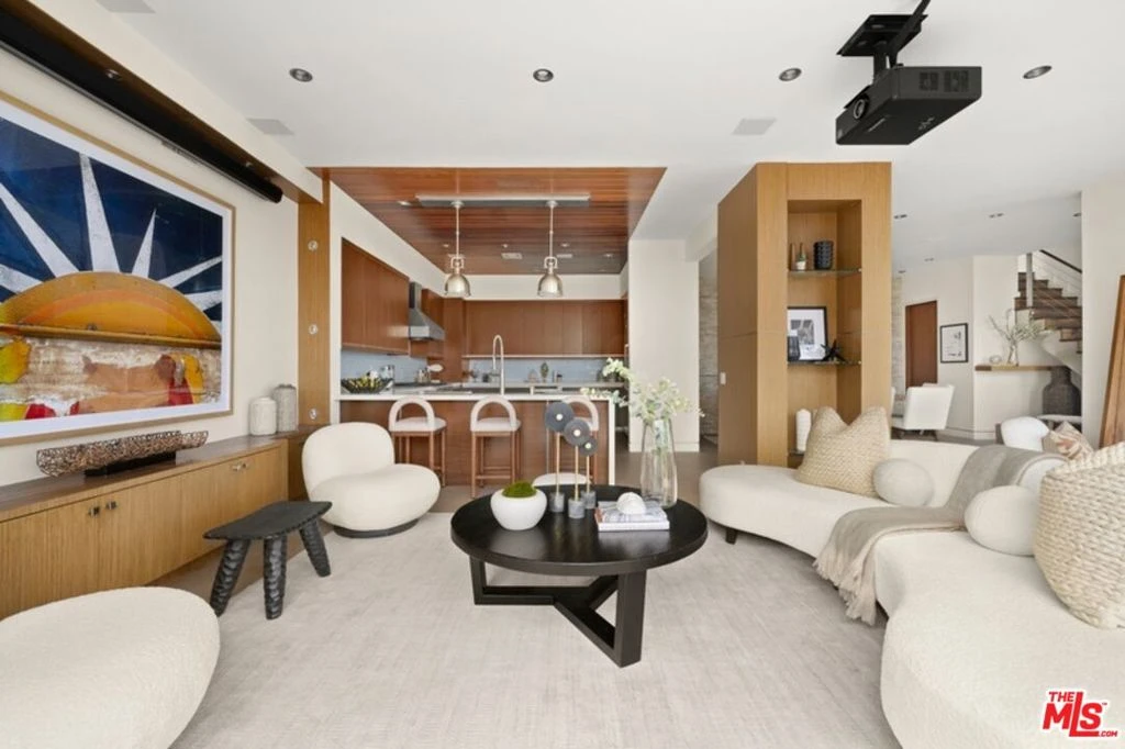 Interior 4