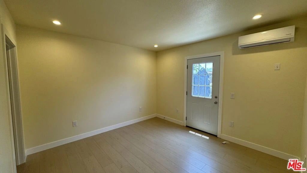 Interior 4