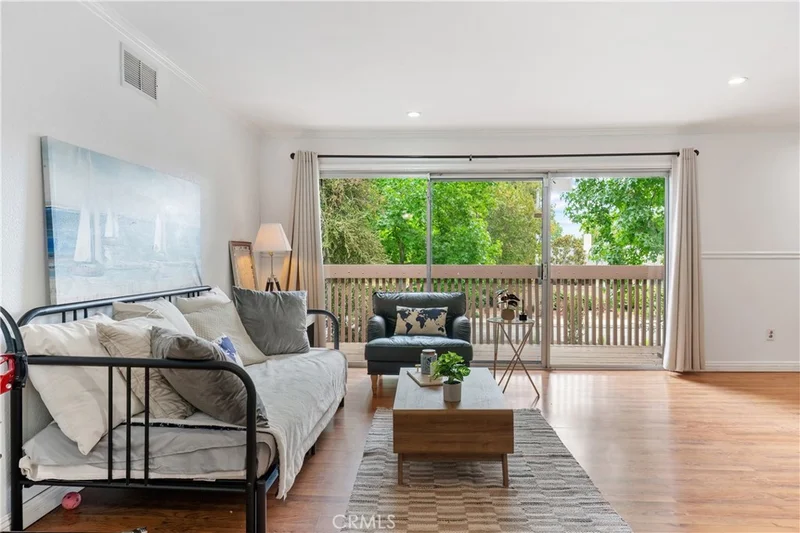 1018 Cabrillo Park H, Santa Ana, CA 92701