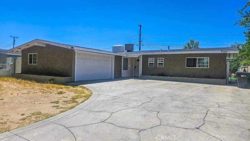 1046 W Holguin, Lancaster, CA 93534