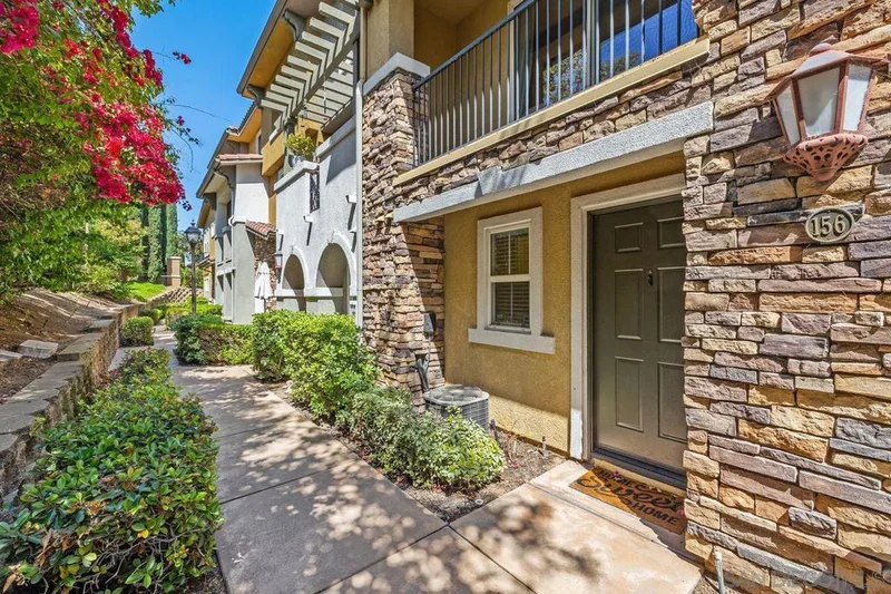 156 Via Montisi, Santee, CA 92071