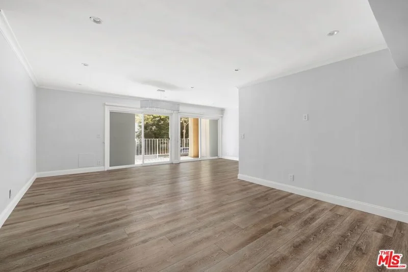 Photo 2 of 423 S Rexford Drive 106