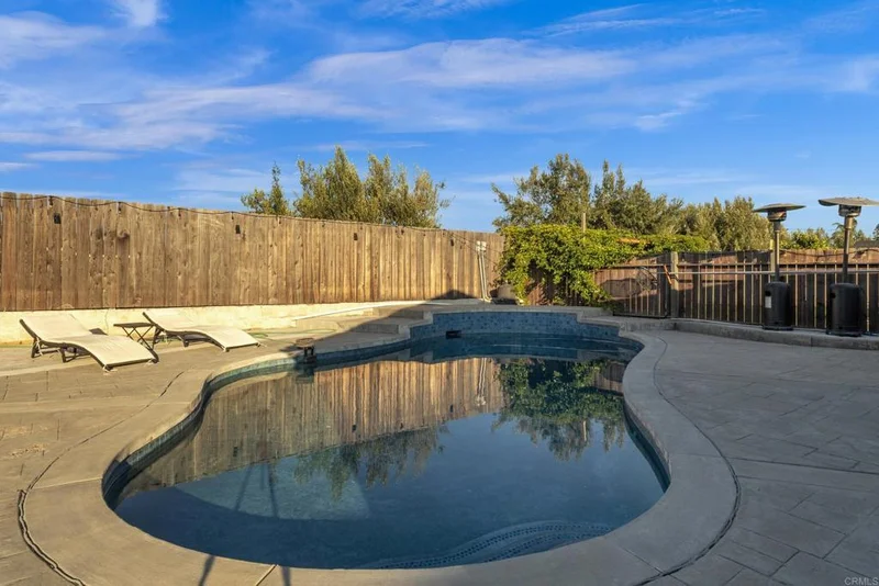 133 N Stephanie Ln photo 2