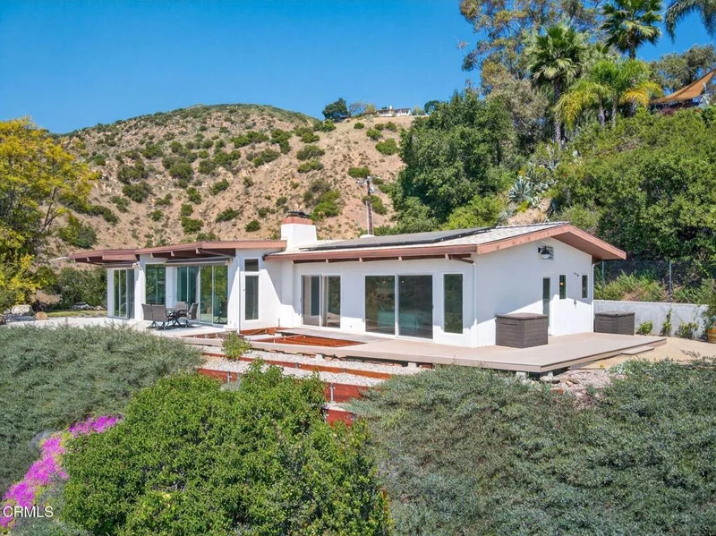 1447 N Foothill Road photo 2