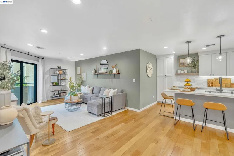 1201 Alta Vista Dr 108