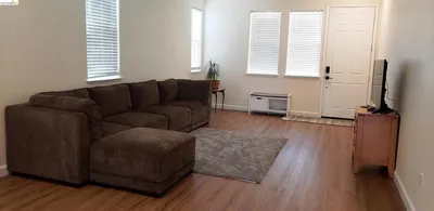 147 TRENT PL photo 2