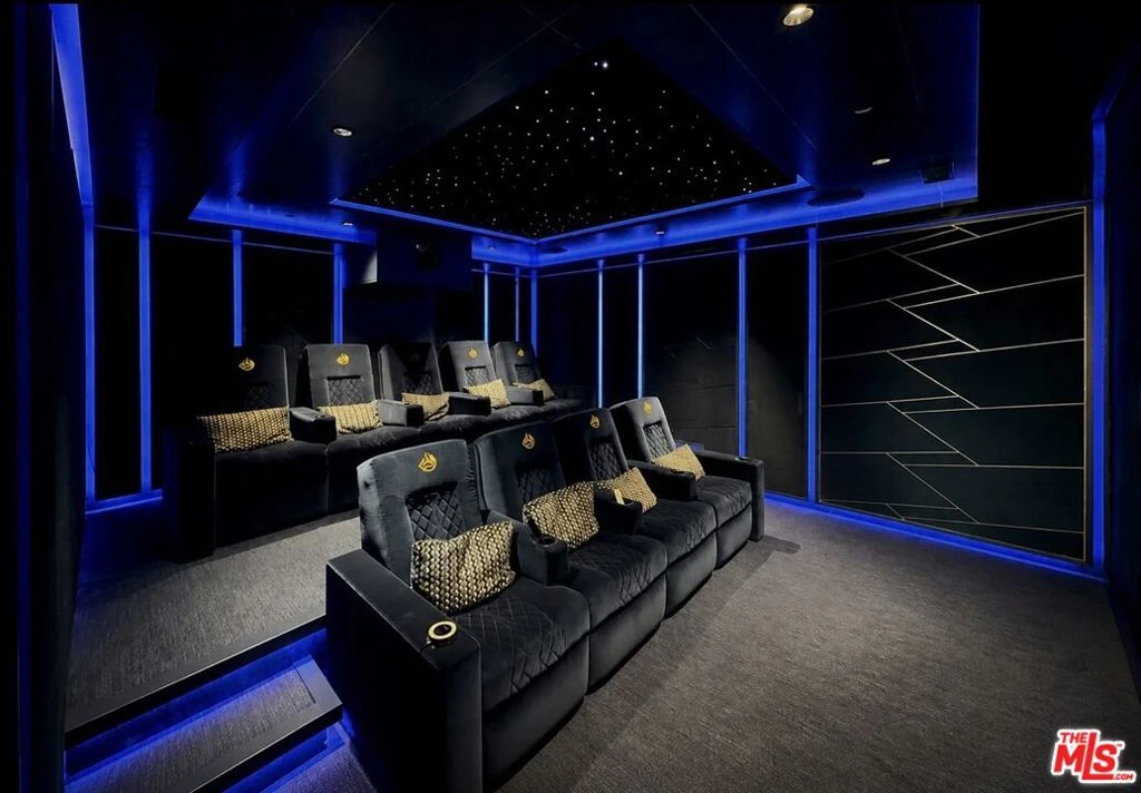 Interior 4