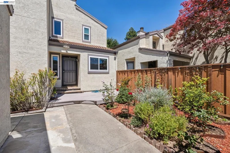 28086 Thorup Ln photo 2