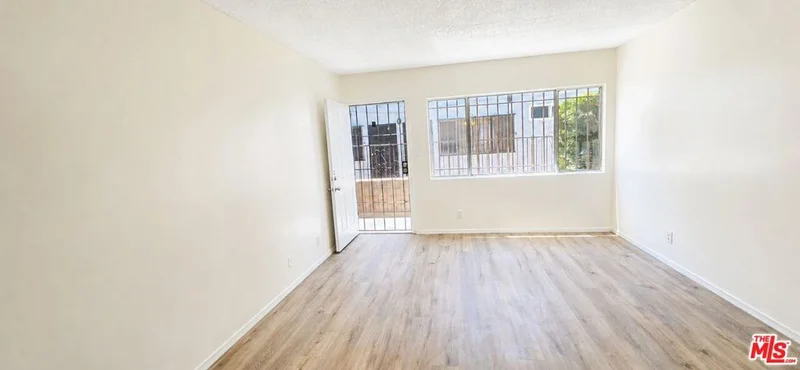 2630 S La Salle Avenue Apt 1 photo 2