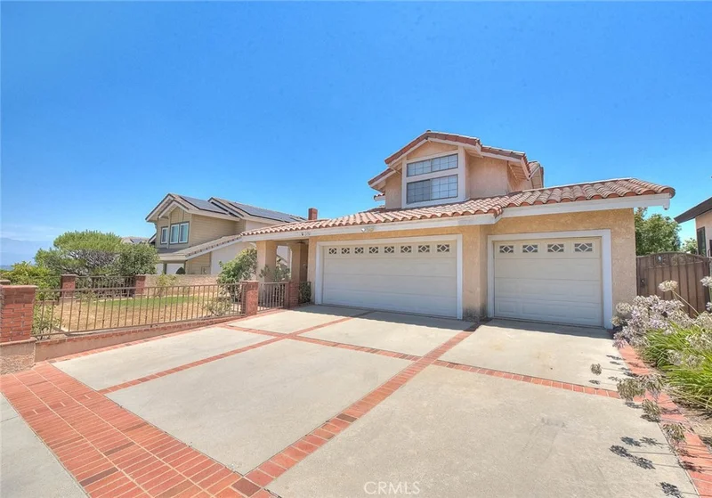 2156 Tomich photo 2