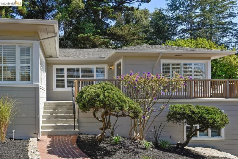6250 Chelton Dr, Oakland, CA 94611