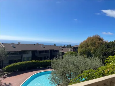 6542 Ocean Crest photo 2