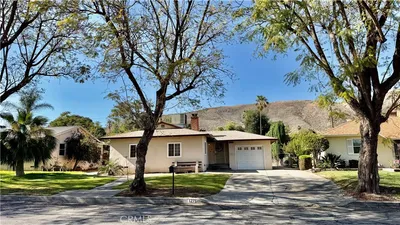 1276 W 31st photo 2