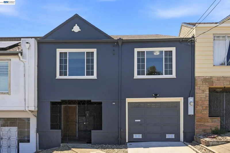 780 Goettingen St, San Francisco, CA 94134