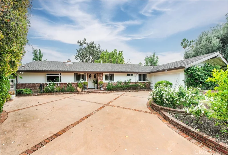 16722 Knollwood Drive