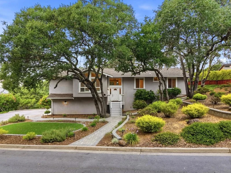 7111 Wooded Lake Drive