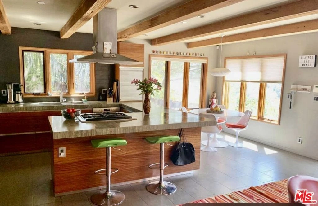 Interior 4