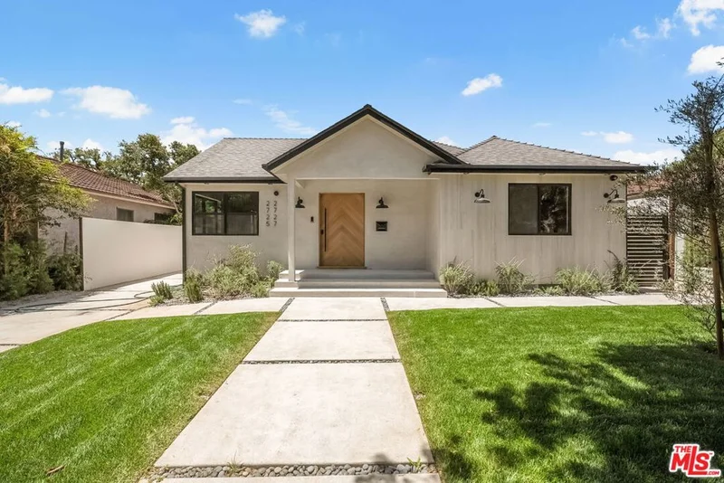 Photo 2 of 2725 Midvale Avenue