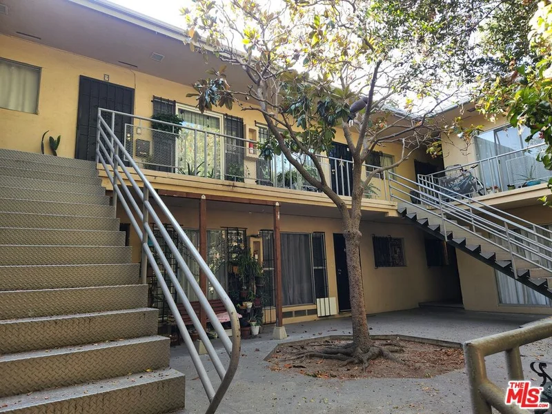 4106 Rosewood Avenue 5