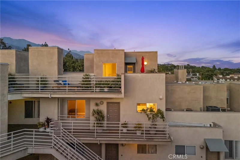 2905 Montrose Avenue 610