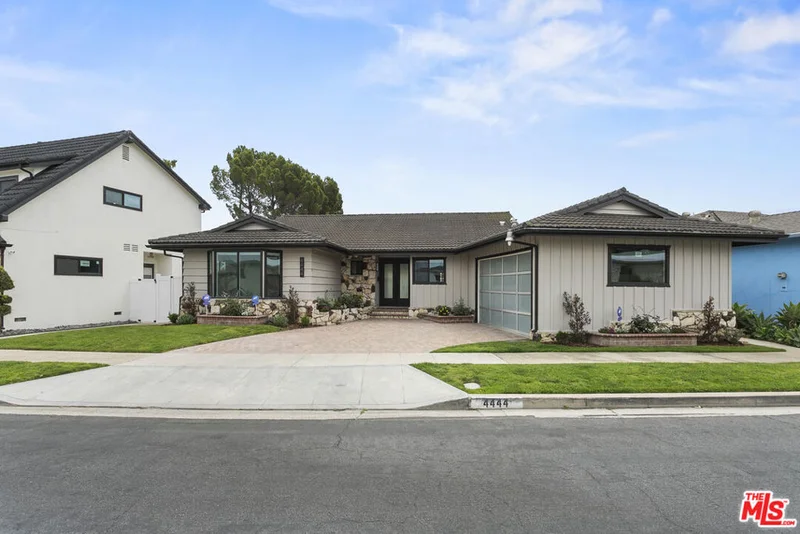 4444 Don Felipe Drive photo 2