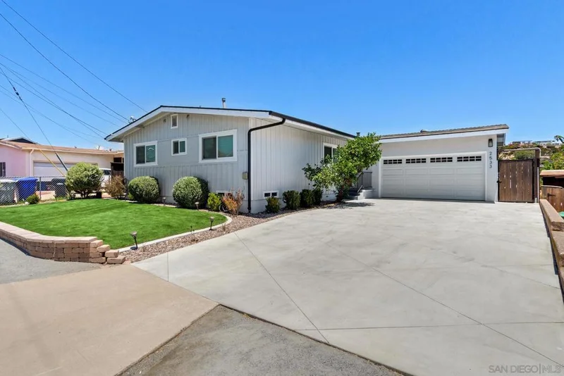 2533 Calle Tres Lomas, San Diego, CA 92139
