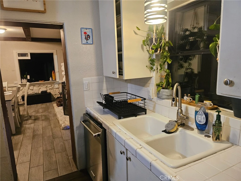 Interior 4