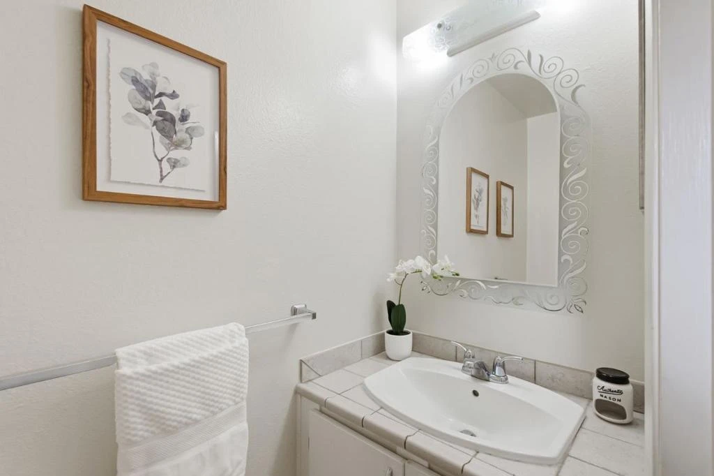Interior 4