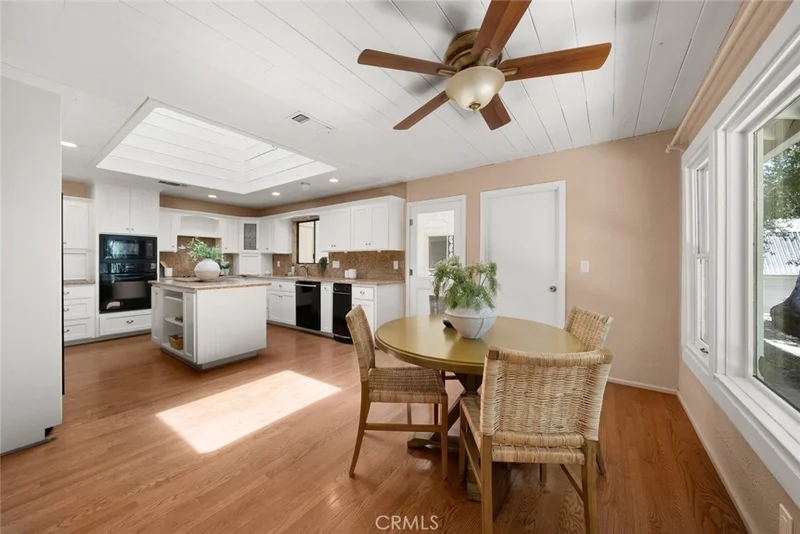 Photo 2 of 1731 San Fernando Road