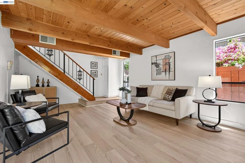 112 Mission Dr
