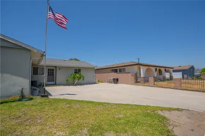 343 N Sunset photo 2