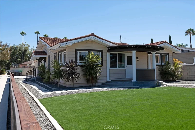 Photo 2 of 1104 W Palm Avenue
