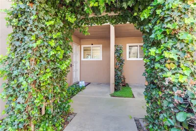 1182 Mountain Gate photo 2
