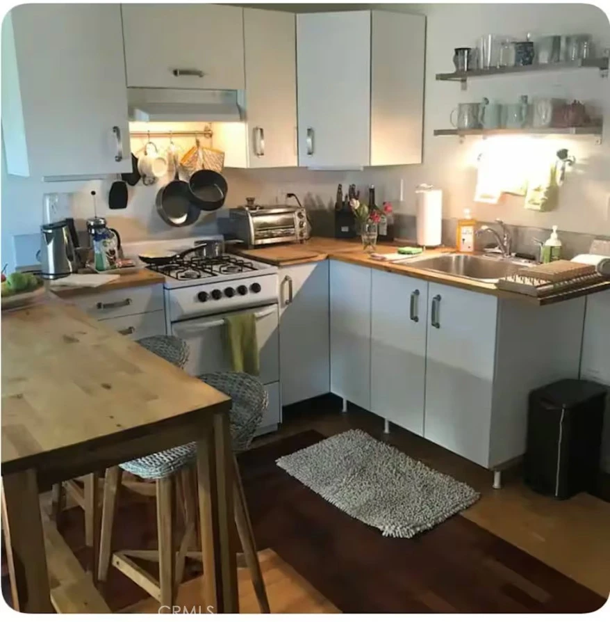 Interior 4