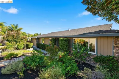 733 Daffodil Way photo 2