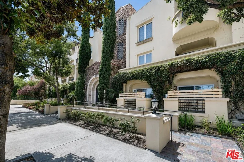 Photo 2 of 15206 Burbank Boulevard 116