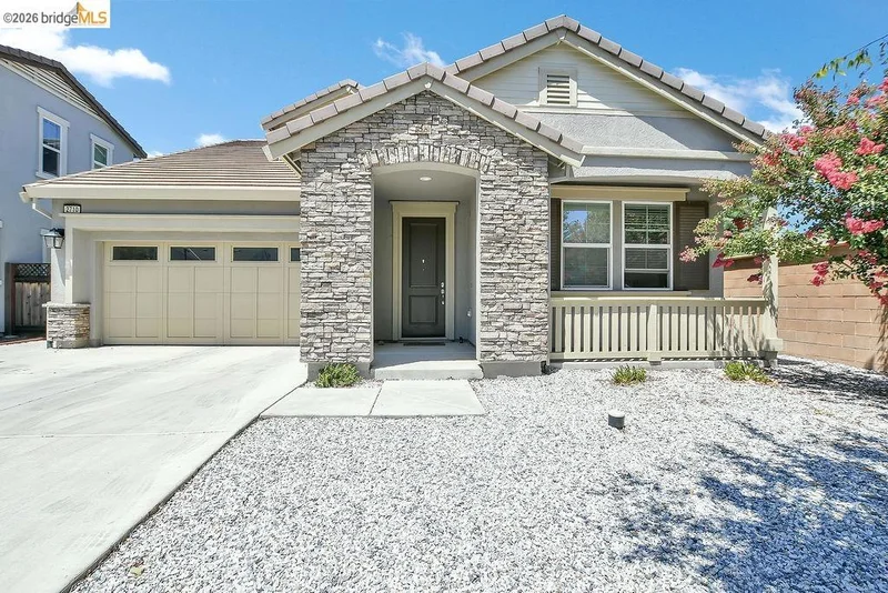 2710 Claudia Ln photo 2
