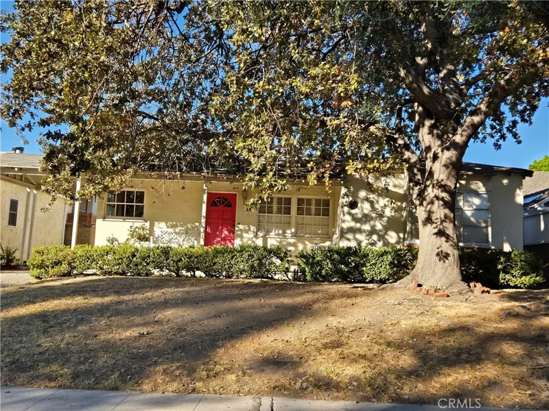 Photo 2 of 4427 Bakman Avenue