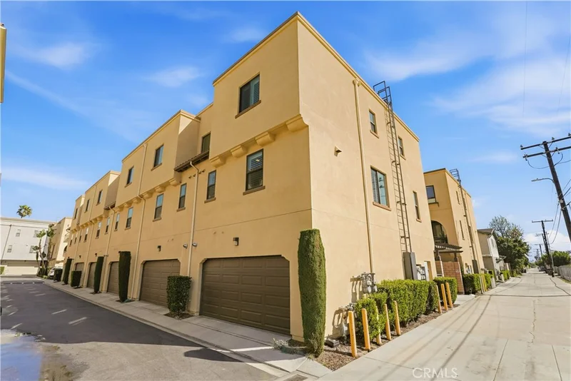 Photo 2 of 809 S Anaheim Boulevard 101