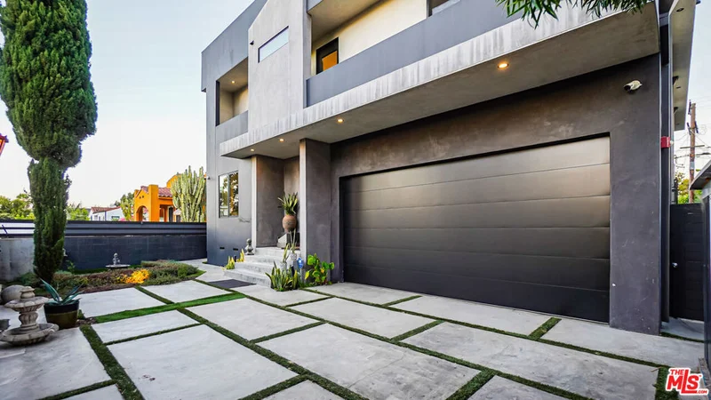 2012 S Curson Avenue photo 2