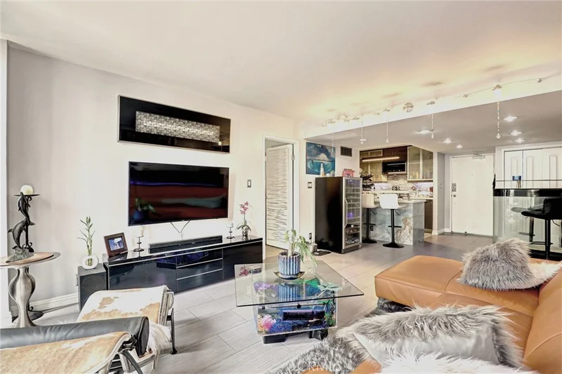 1750 E Ocean Boulevard 101, Long Beach, CA 90802