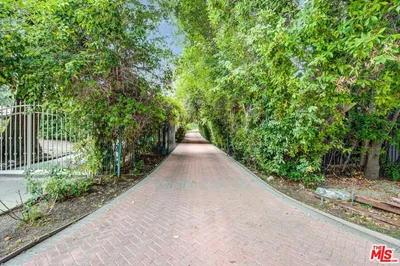 5653 Shirley Avenue photo 2