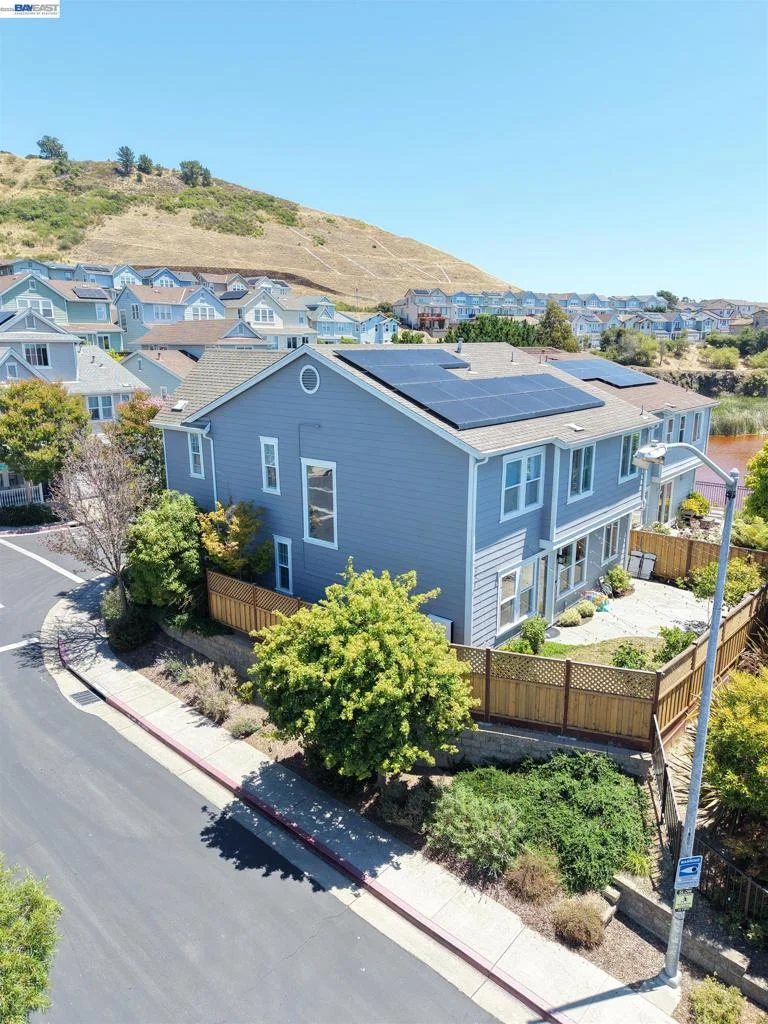 Photo 2 of 200 Seapoint Pl