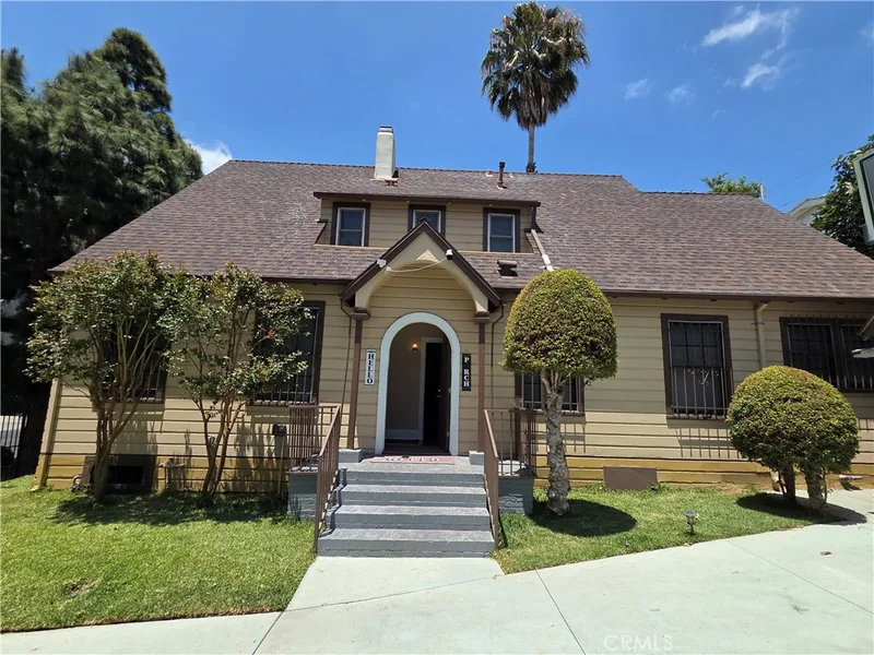 428 S Hoover. ST.