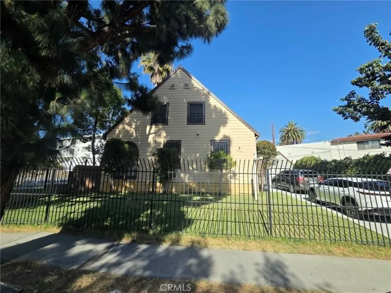 428 S Hoover. ST. photo 2