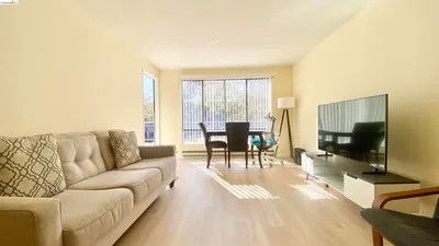 2 Commodore Drive D273