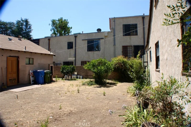 Photo 2 of 5739 Hazeltine Avenue