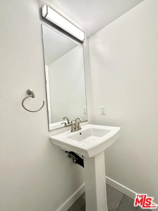 5250 Chesebro Road photo 2