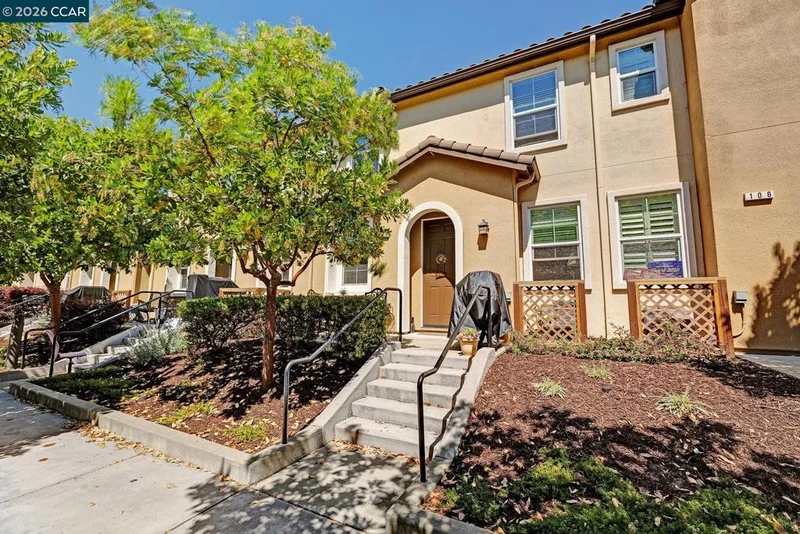 108 Arcangel Way photo 2