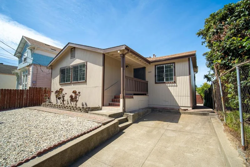 1221 E 19th Street, Oakland, CA 94606